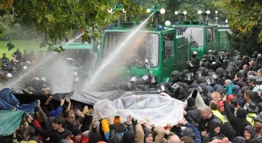Ponad stu rannych w starciach z policją