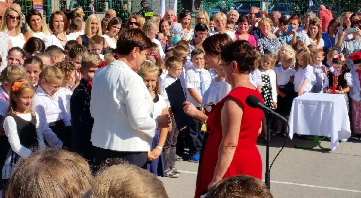 Premier Szydło: szkoła będzie otwarta na zdanie rodziców