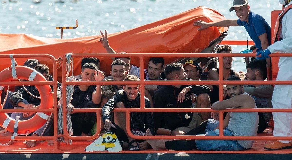 Wyspy Kanaryjskie zalewa fala migracyjna. Policja kieruje imigrantów do garaży na komisariatach 