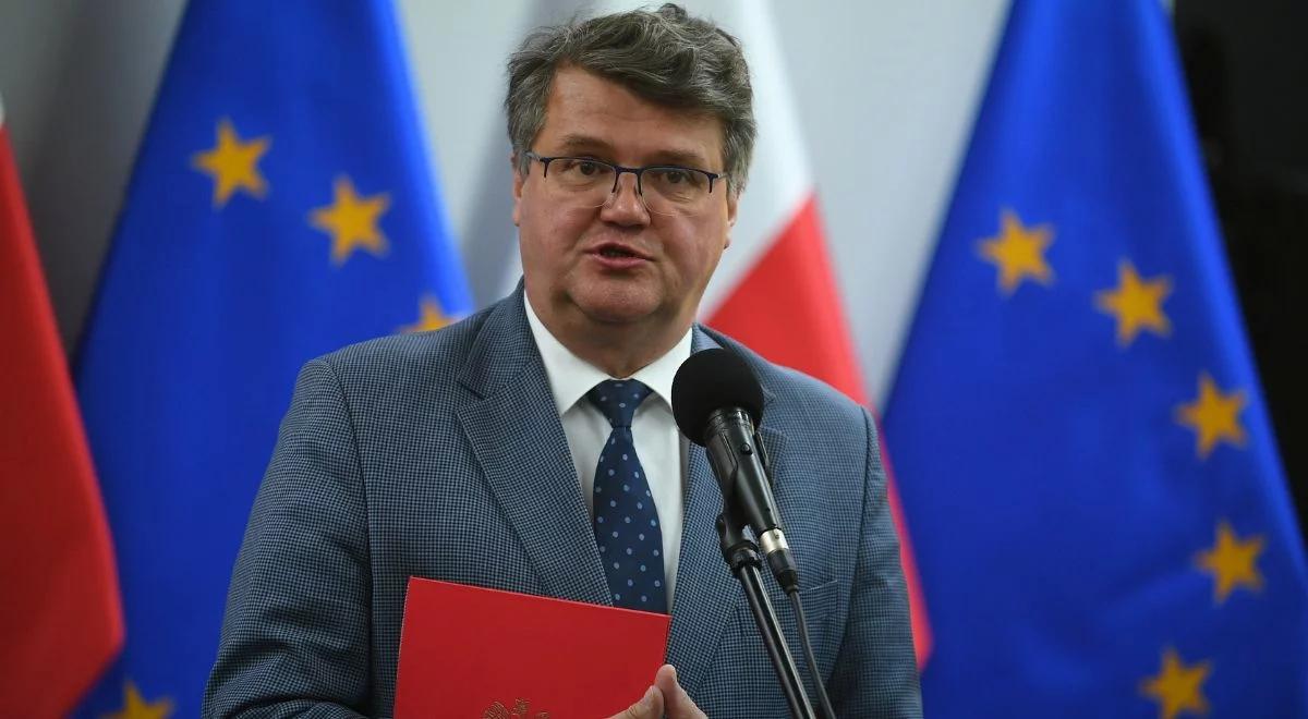 "Tusk posługuje się nieprawdziwymi danymi i jest ksenofobem". Wiceminister Wąsik odpowiada na nagranie lidera PO