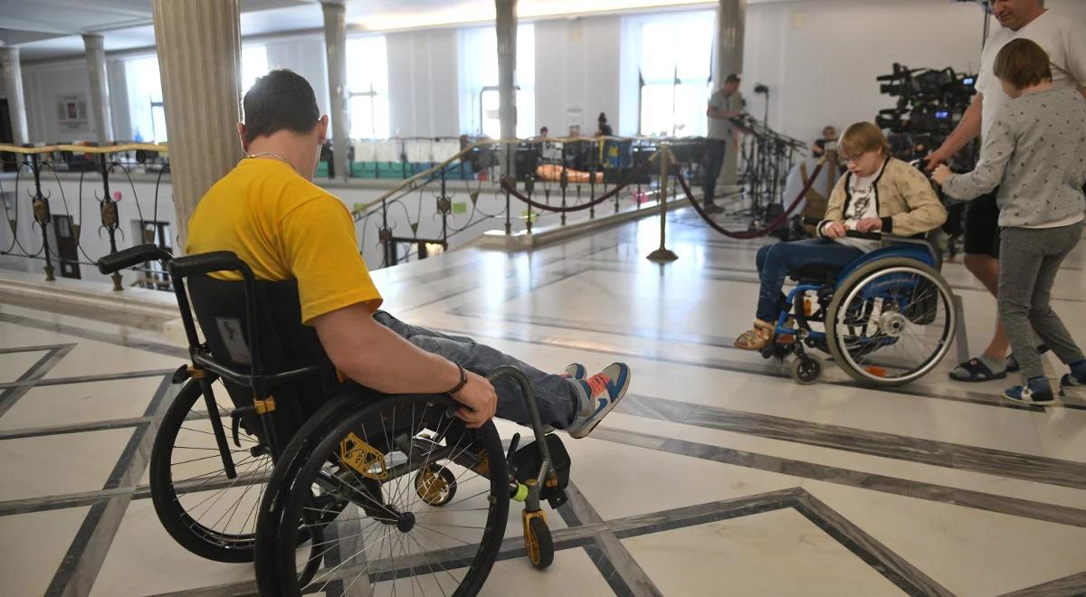 500 zł „na życie” dla osób niepełnosprawnych kosztowałoby 9 mld zł
