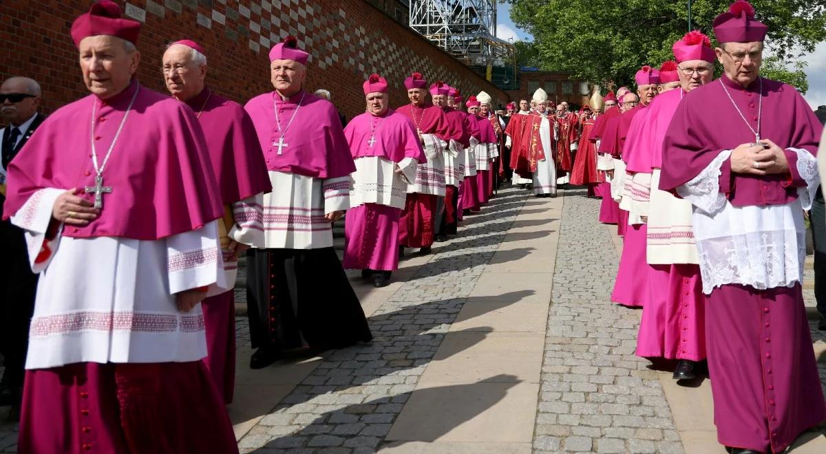 Efekt biskupów? Polacy nie ufają już kościołowi tak jak kiedyś