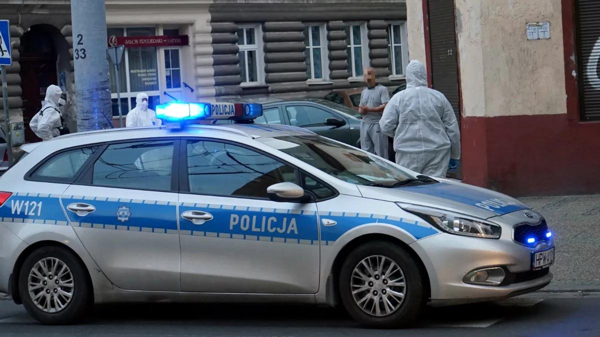 "Polacy coraz częściej nie przestrzegają zasad kwarantanny". Alarmujące dane policji