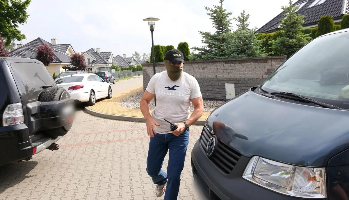 Agenci CBA zatrzymali b. komendanta głównego policji. Ma usłyszeć zarzuty ujawniania informacji z postępowań