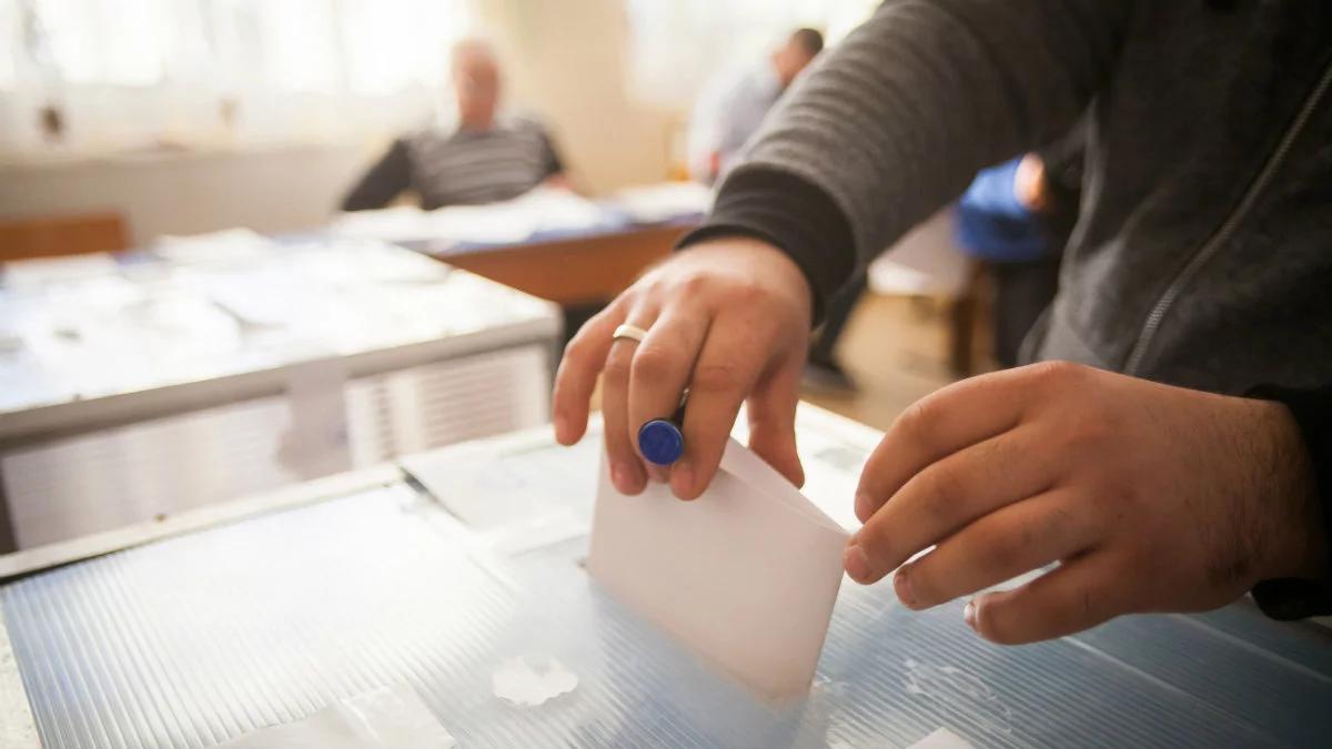 Sondaż: PiS wygrywa, będzie jednak potrzebowało koalicjantów