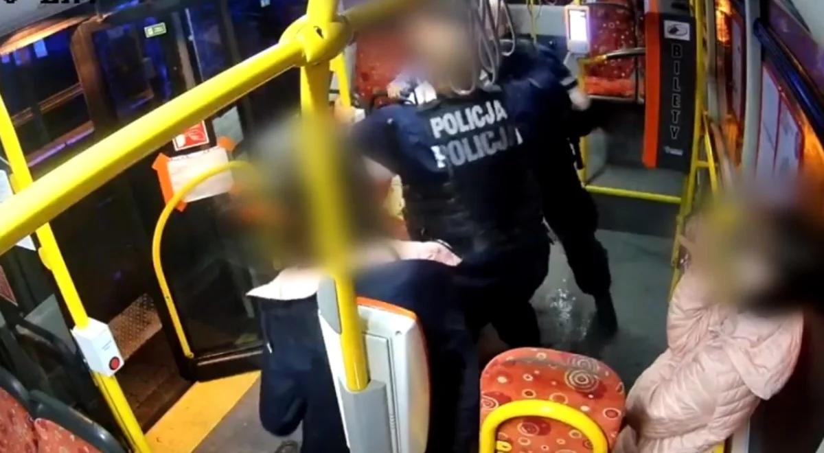 Nowe informacje w związku z awanturą w autobusie. Policja opublikowała nagranie z monitoringu