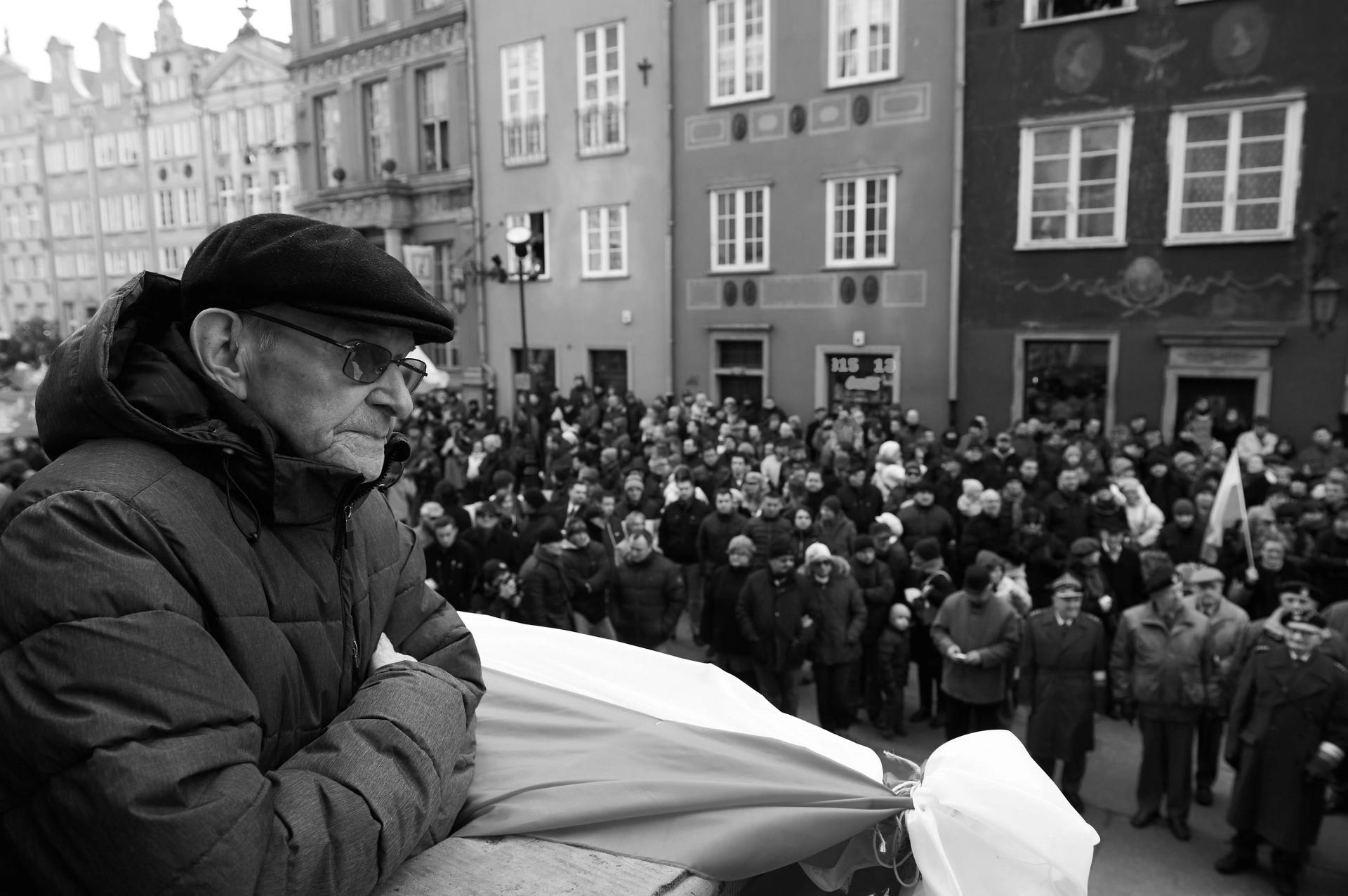 Warszawa: uroczystości pogrzebowe kapitana Józefa Bandzo pseudonim "Jastrząb"