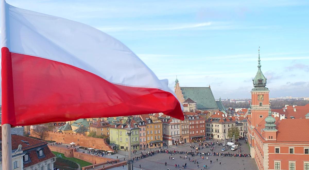 Święto Dnia Flagi i Polonii. Iluminacje i uroczystości