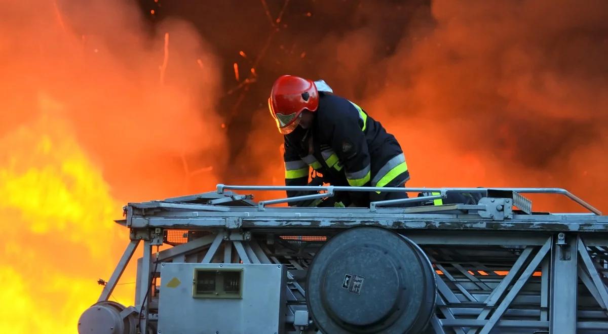 Pożar w Pionkach: na składowisku odpadów płonęły tworzywa sztuczne, zatrzymano 45-latka