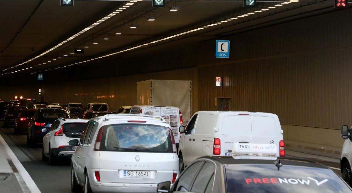 Potężny korek na S2 w Warszawie. Groźny wypadek