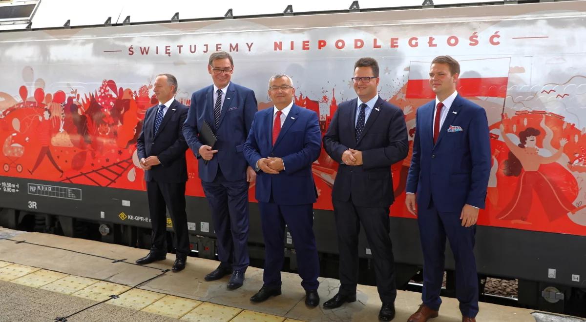 Pierwsze biało-czerwone lokomotywy PKP Intercity wyjechały na tory