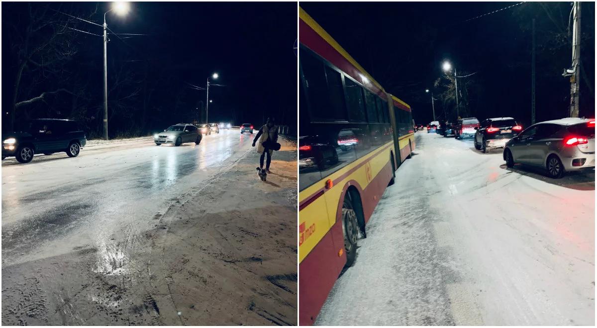 Uwaga na gołoledź, śnieg i deszcz. Fatalne warunki na drogach pod Warszawą