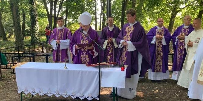 78. rocznica zbrodni wołyńskiej. Obchody na Ukrainie rozpoczęła msza święta
