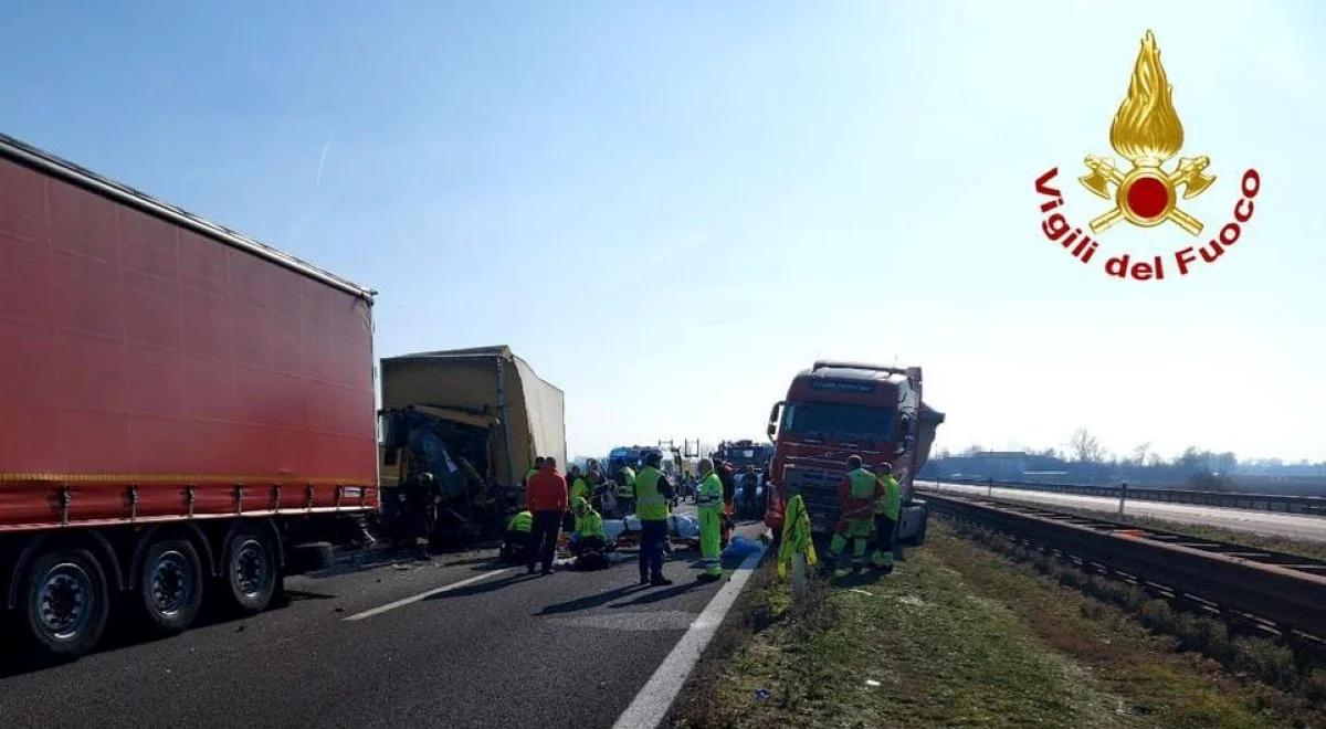 Ogromny karambol na autostradzie we Włoszech. Zderzyło się co najmniej 100 samochodów