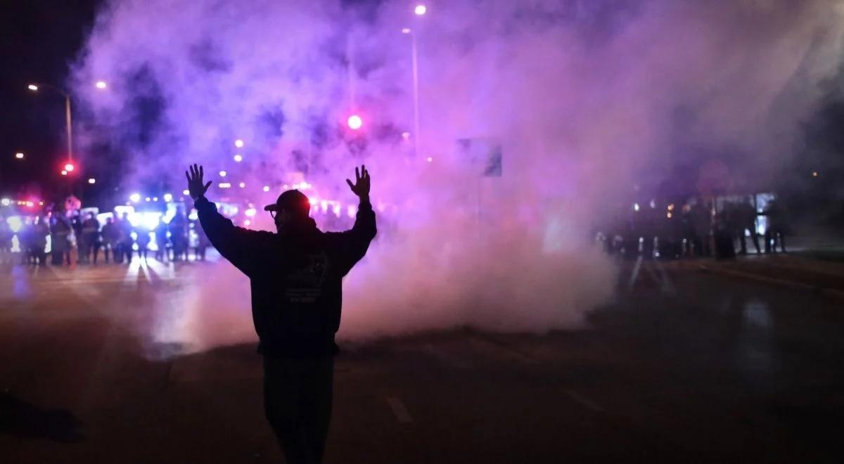 USA: kolejne protesty przeciwko brutalności policji. W ruch poszły butelki