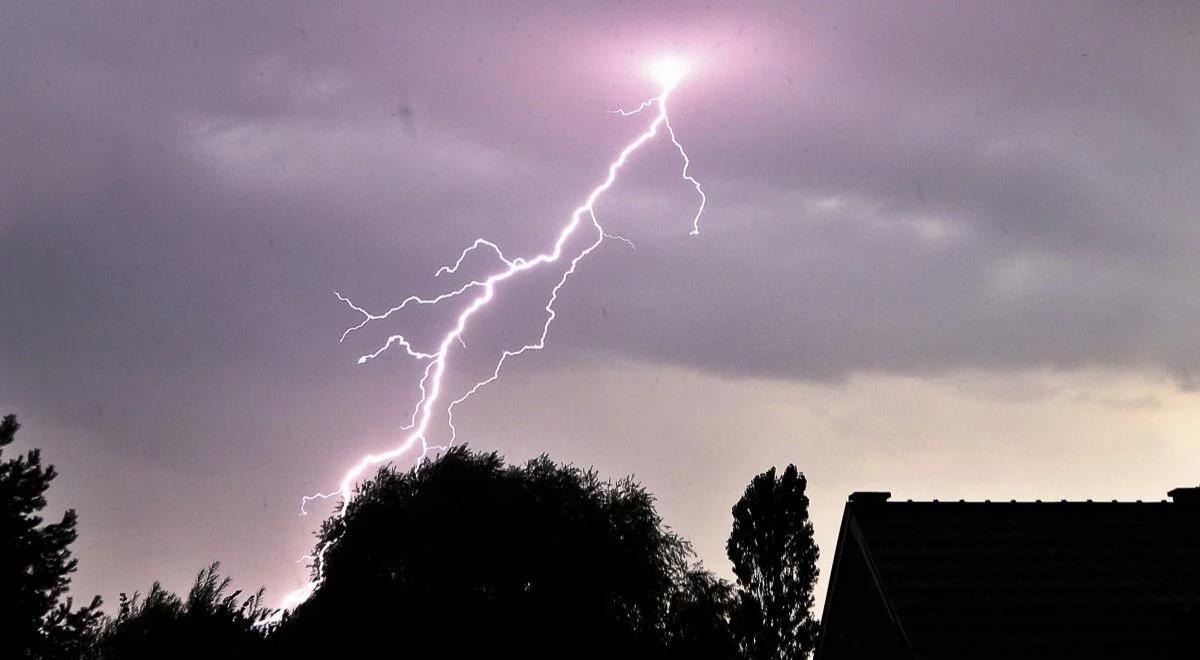 Burze z gradem, deszcz i silny wiatr. IMGW ostrzega przed gwałtowną pogodą