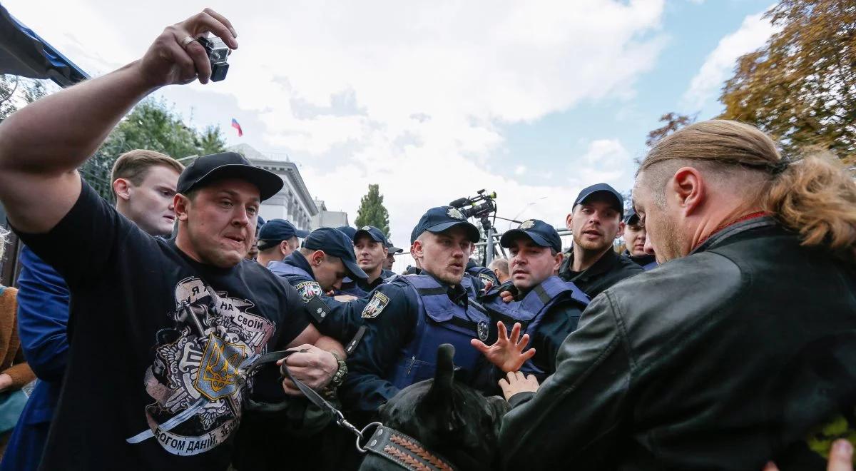 Wybory w Rosji. Przepychanki przed placówkami dyplomatycznymi w Kijowie i Odessie