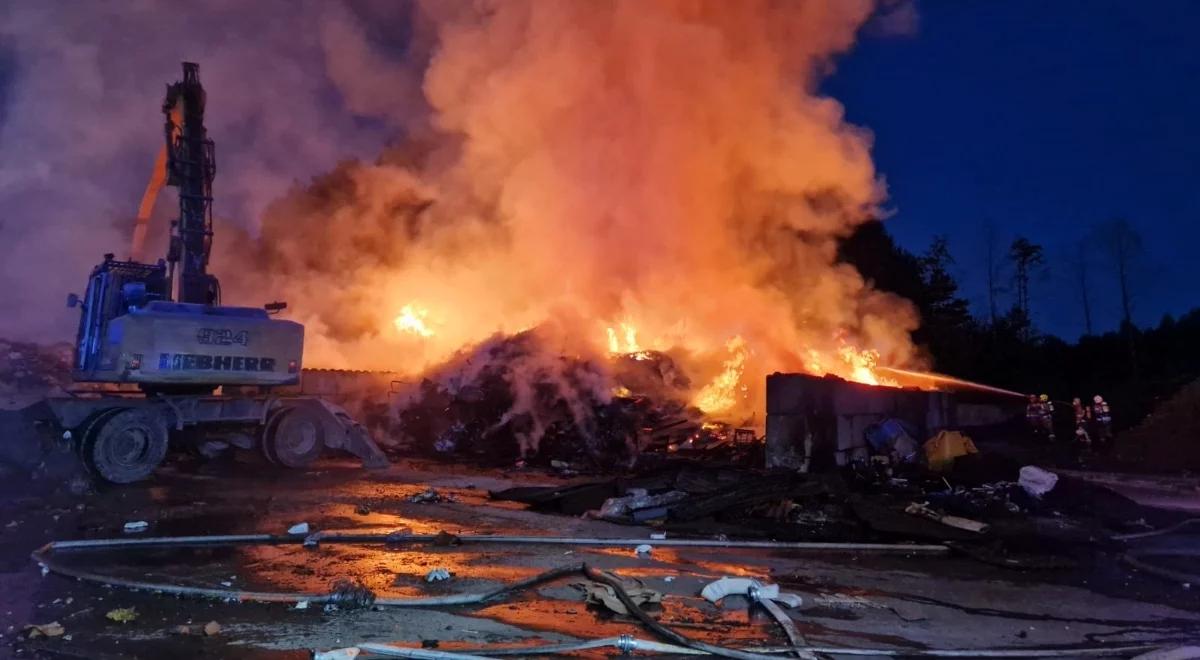 Pożar składowiska odpadów koło Otwocka. Na miejscu trwają pomiary zanieczyszczenia powietrza