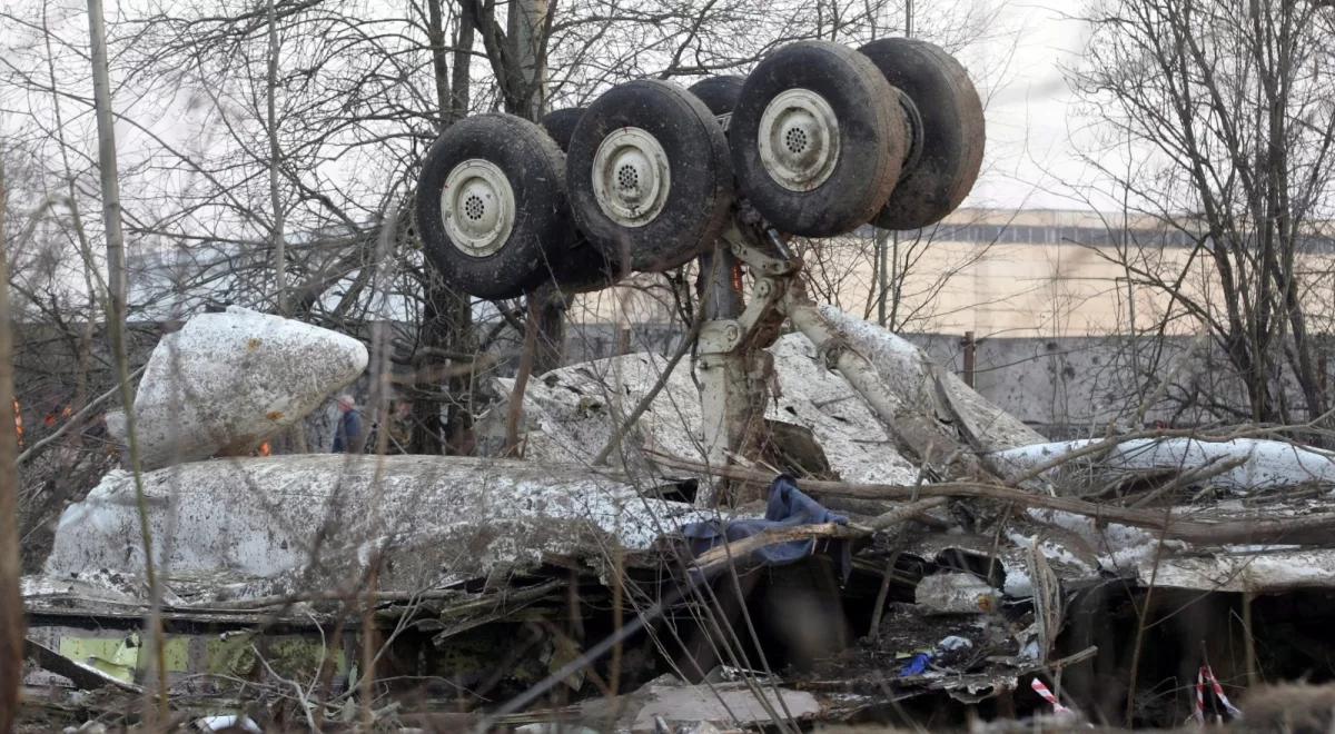 Rosyjska prasa: pilotów Tu-154M zmusili do lądowania