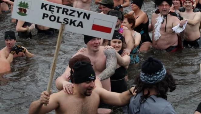Morsy zainaugurowały sezon lodowatych kąpieli