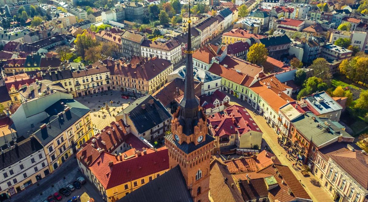 Pomoc uchodźcom sposobem na depopulację małych miast? Dr Jarczewski tłumaczy