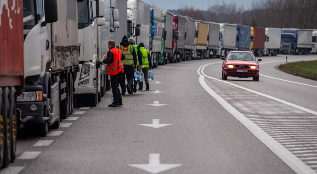 Trwa protest polskich przewoźników na granicy z Ukrainą. Tworzą się kilometrowe korki