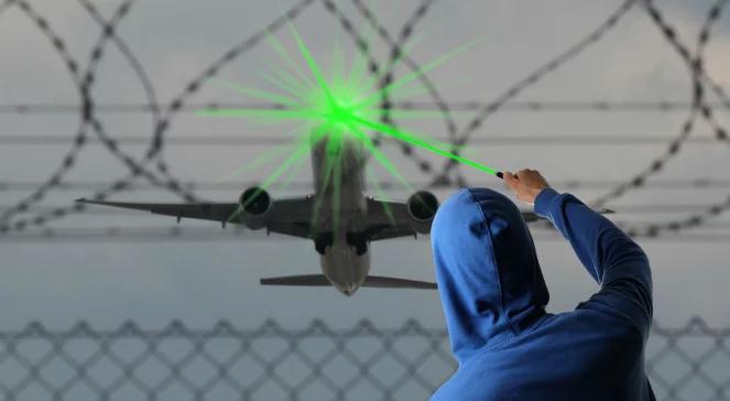 Oślepiał laserem pilotów samolotów. Zatrzymała go policja