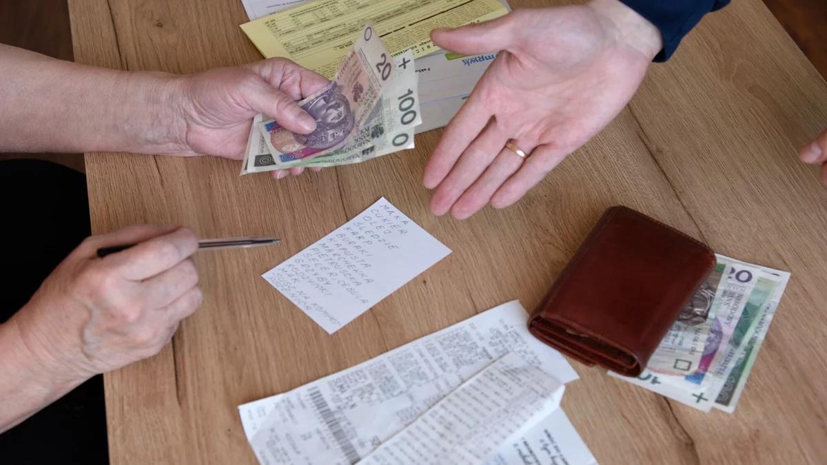 Średnia renta wdowia zmalała. ZUS podał najnowsze dane o wypłatach