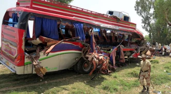 Wypadek autobusu w Pakistanie. Ponad 40 zabitych