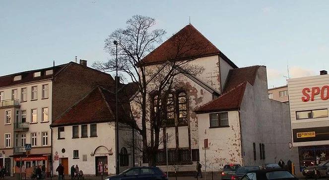 Swastyki na fasadzie gdańskiej synagogi. 18-latek oskarżony