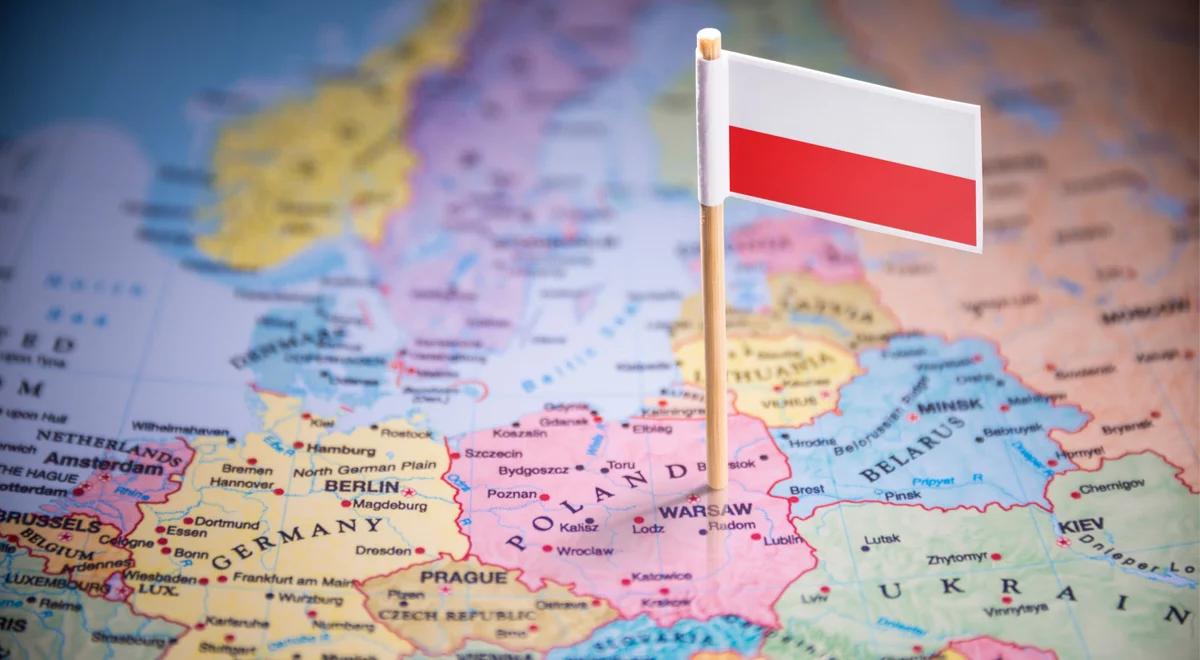 Polska między Rosją a Niemcami. Rozmowa z dr. Krzysztofem Rakiem