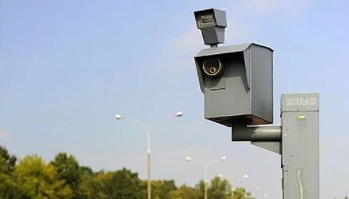 Gminy i firmy zarabiają na mandatach z fotoradarów