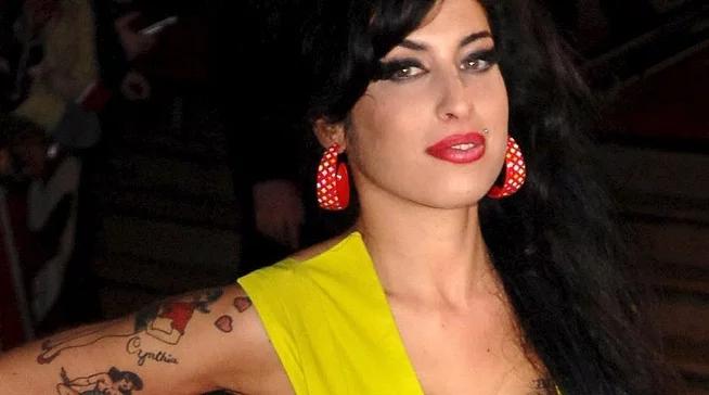 Alkohol. Potwierdzono przyczynę śmierci Amy Winehouse