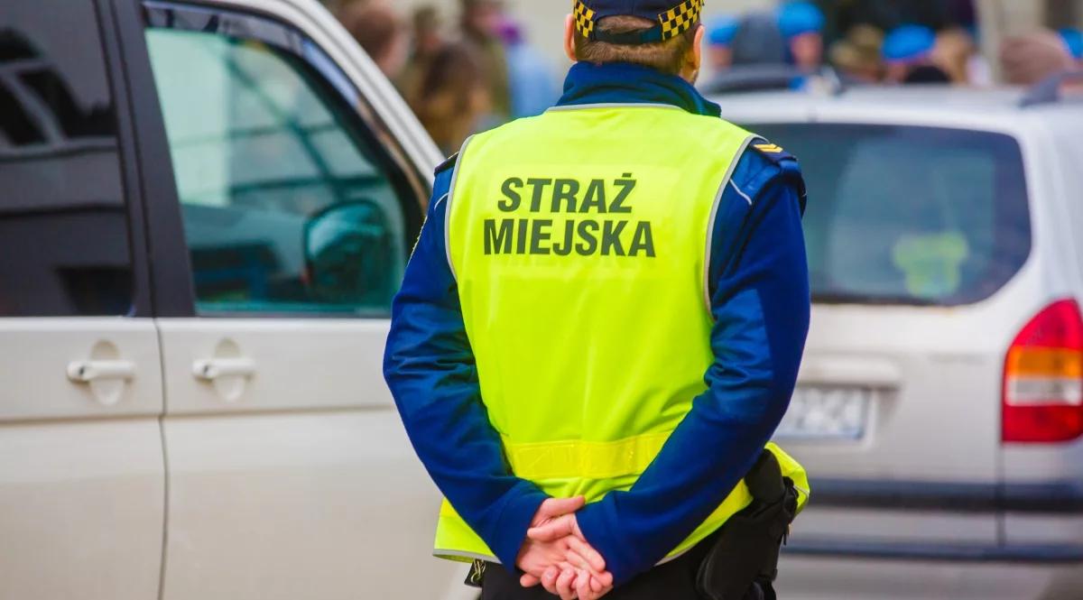 Kraków: 40-latek stracił przytomność na przystanku tramwajowym. Uratowała go straż miejska