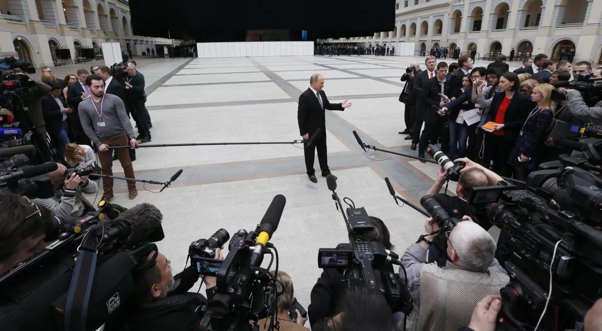 ”Putin robi dobrą minę do złej gry, Rosję czeka dołek”