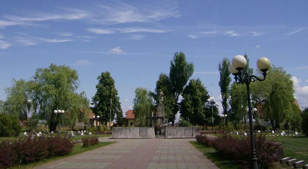 Dewastacja cmentarza wojennego w Garwolinie. Sprawca został zatrzymany