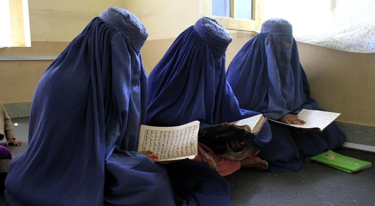 Afganistan. Talibowie usunęli z uczelni książki napisane przez kobiety