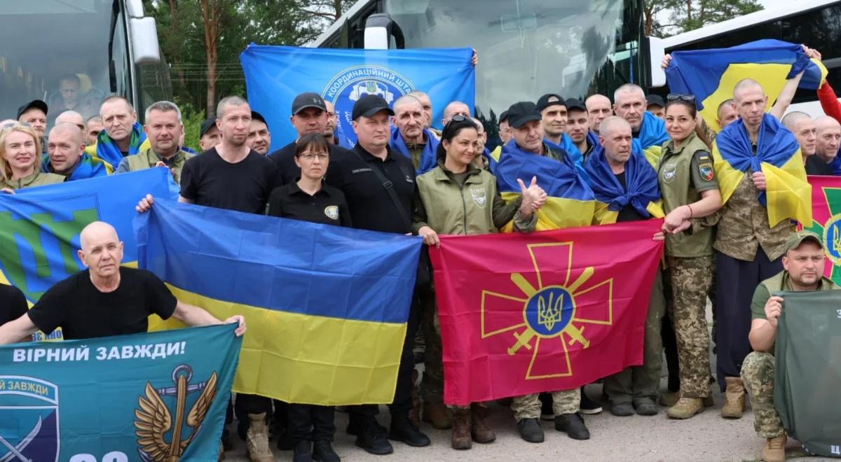 Ciężko ranni obrońcy Mariupola wrócili do ojczyzny. Będą kolejne wymiany