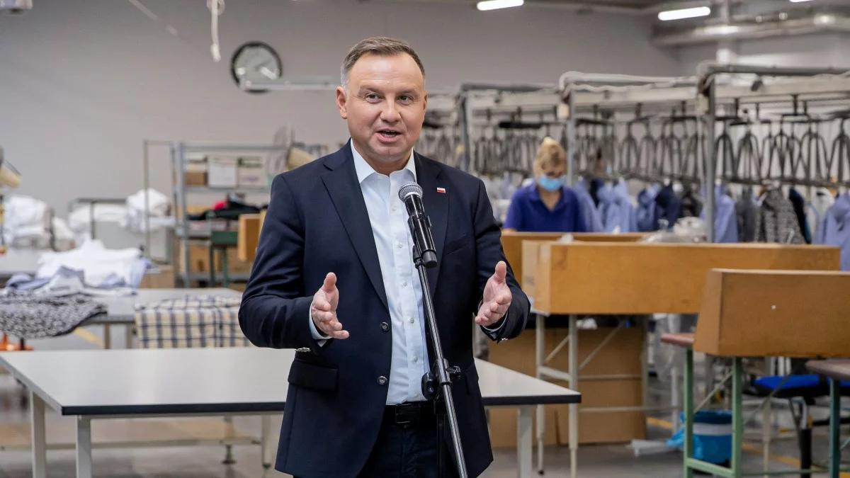 "Przykład efektywnej pomocy państwa". Andrzej Duda w zakładach Polanex