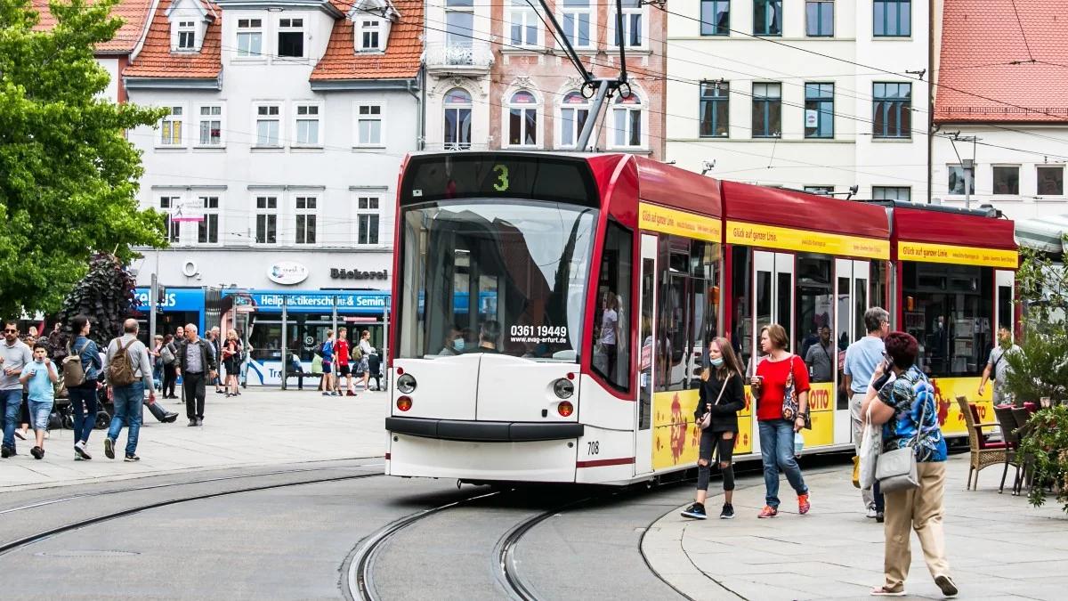 Niemcy: 19-latek został pobity i znieważony. Powód? Zwrócił uwagę na obowiązek noszenia maseczek