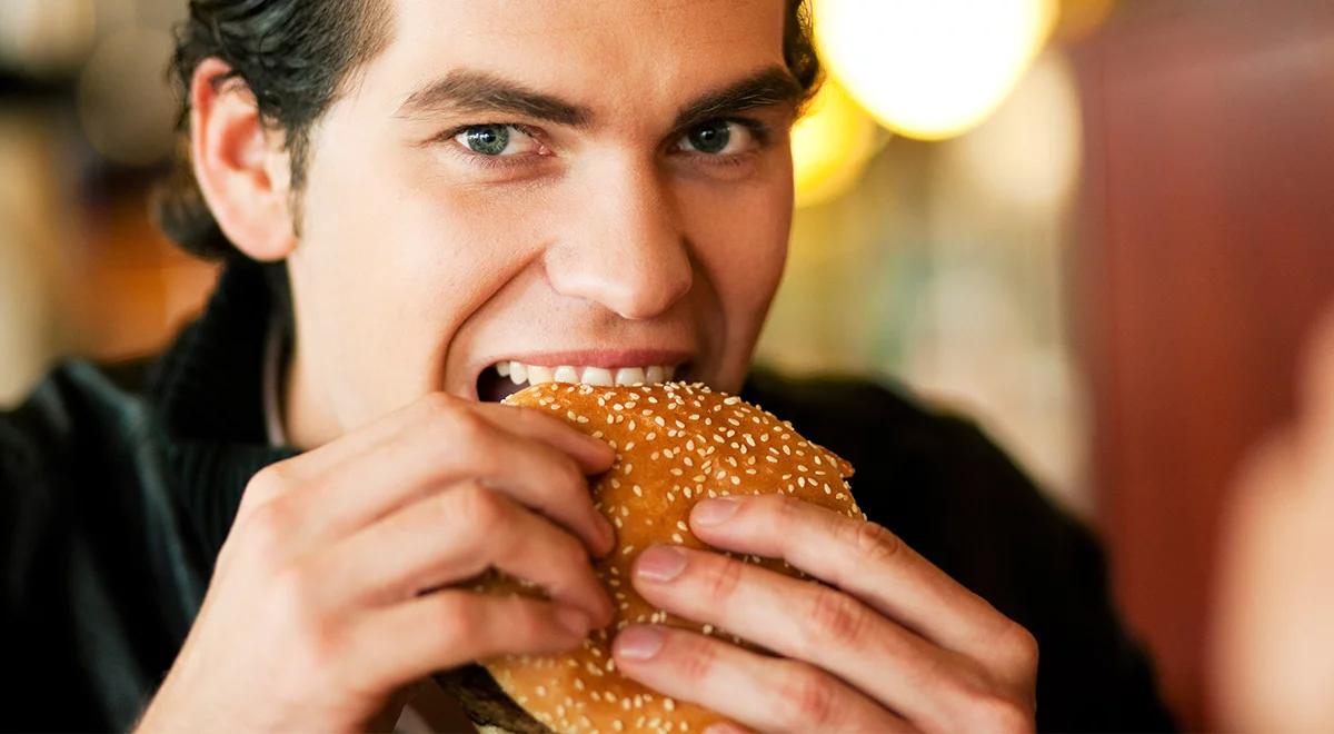 Kontrola fast foodów. Inspekcja Handlowa zakwestionowała blisko połowę produktów