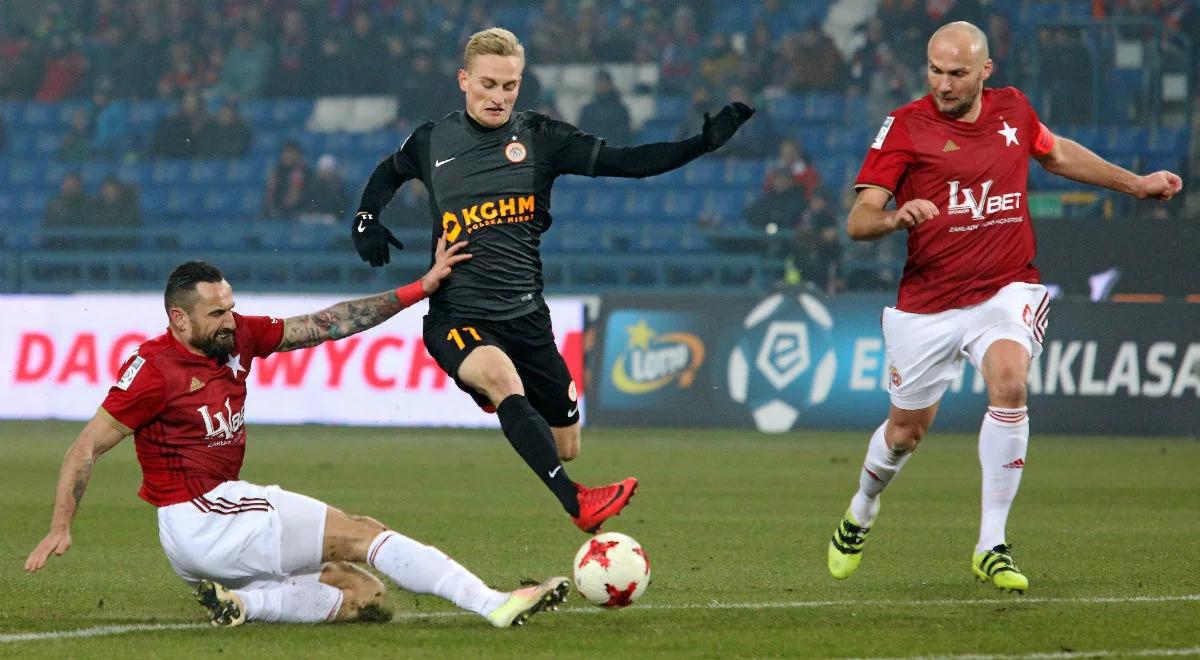 Ekstraklasa: po 52 dniach przerwy piłkarze wracają na boisko. Lider jedzie do Lubina