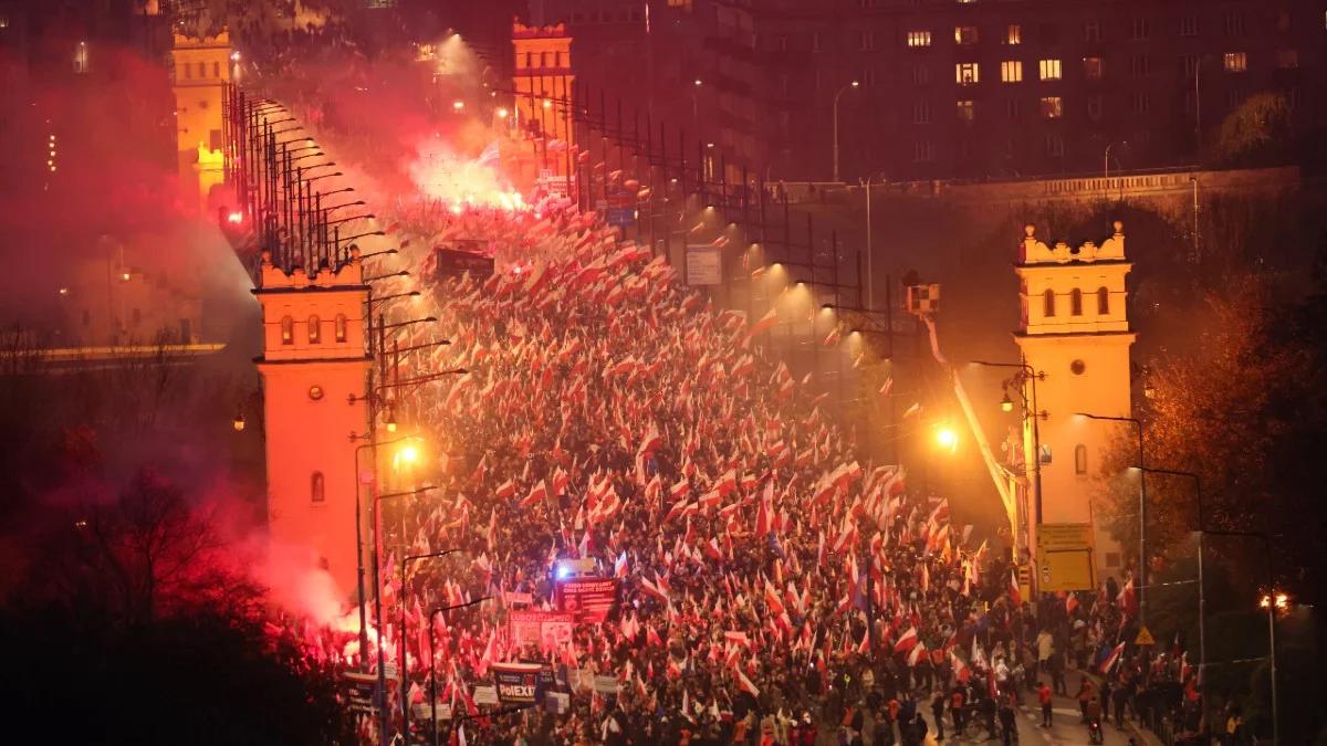 Pochodzi z hymnu Młodzieży Wszechpolskiej. Jest hasło Marszu Niepodległości