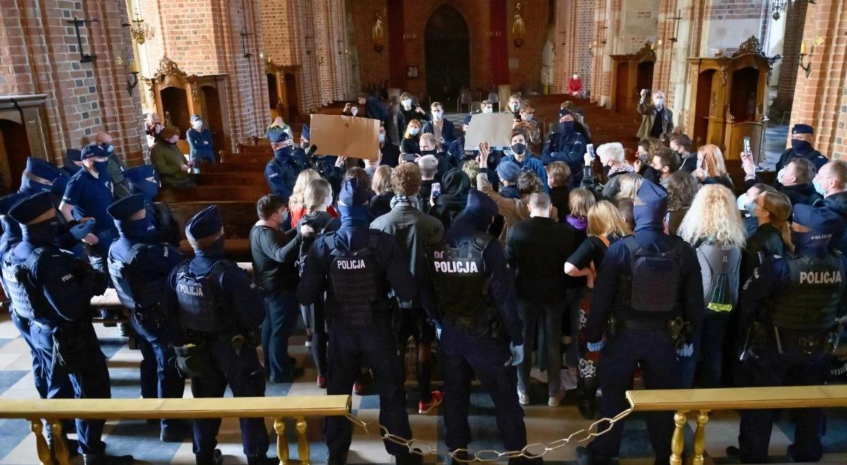 "Proszę o wyrażanie poglądów w sposób akceptowalny społecznie". Apel przewodniczącego KEP