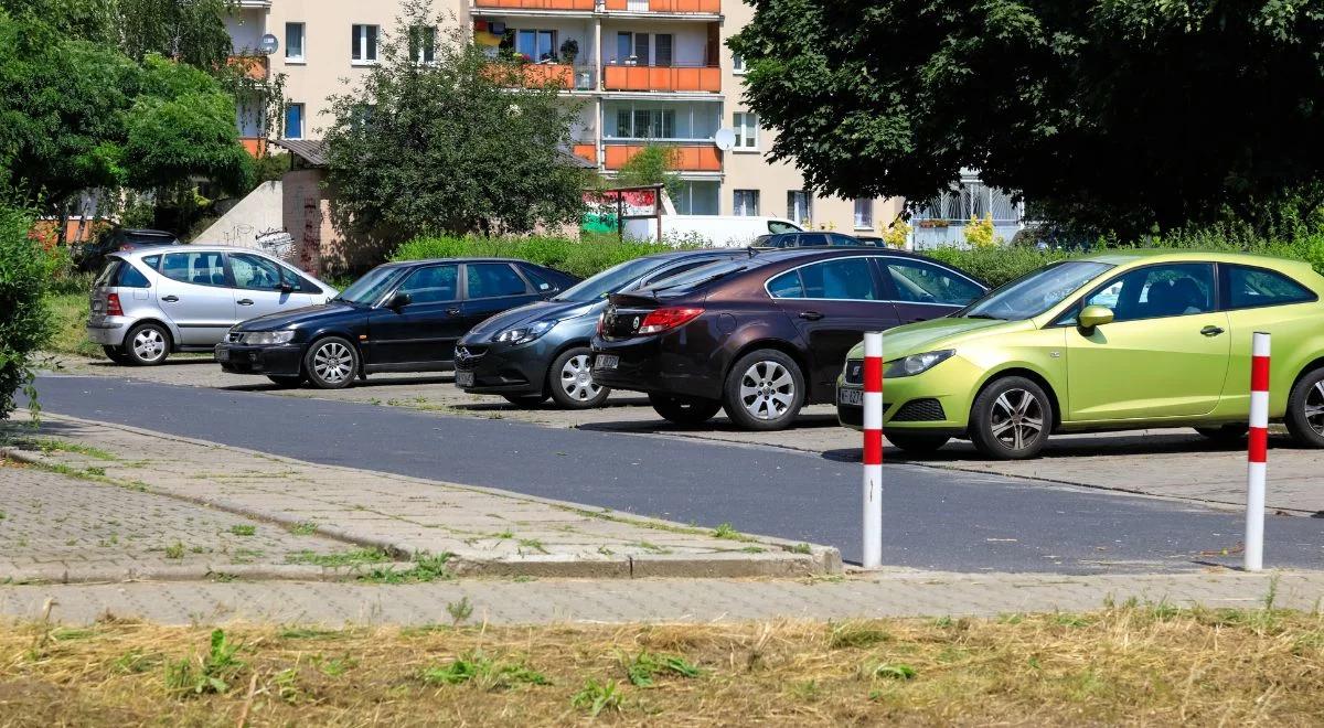 Łamanie tego przepisu irytuje latem. Kierowcy czują się bezkarni