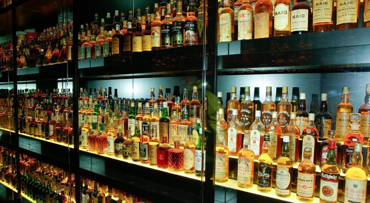 Raport: gdzie i za ile Polacy kupują whisky?