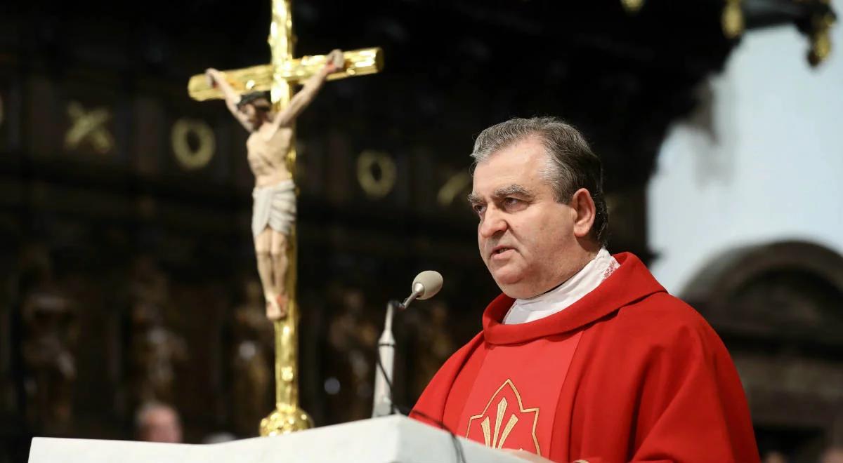 "Krzyż jest znakiem zwycięstwa". Proboszcz archikatedry warszawskiej zaprasza na "Polskę pod Krzyżem"