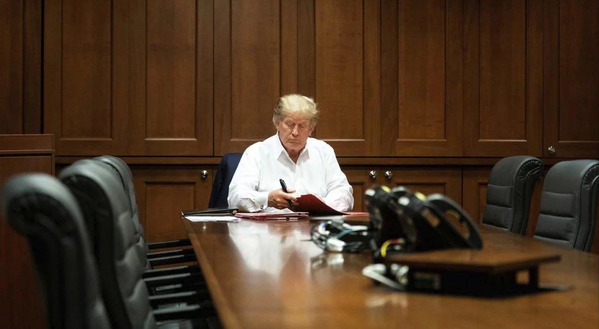 Donald Trump wrócił do szpitala. Wcześniej pokazał się wyborcom