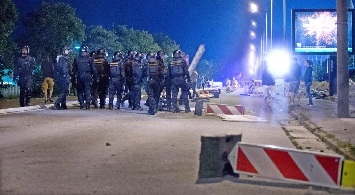 Niemcy: kolejne starcia przed ośrodkiem dla uchodźców. W ruch poszły butelki i petardy