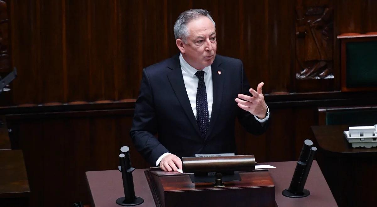 Wotum nieufności wobec Bartłomieja Sienkiewicza. Posłowie odrzucili wniosek